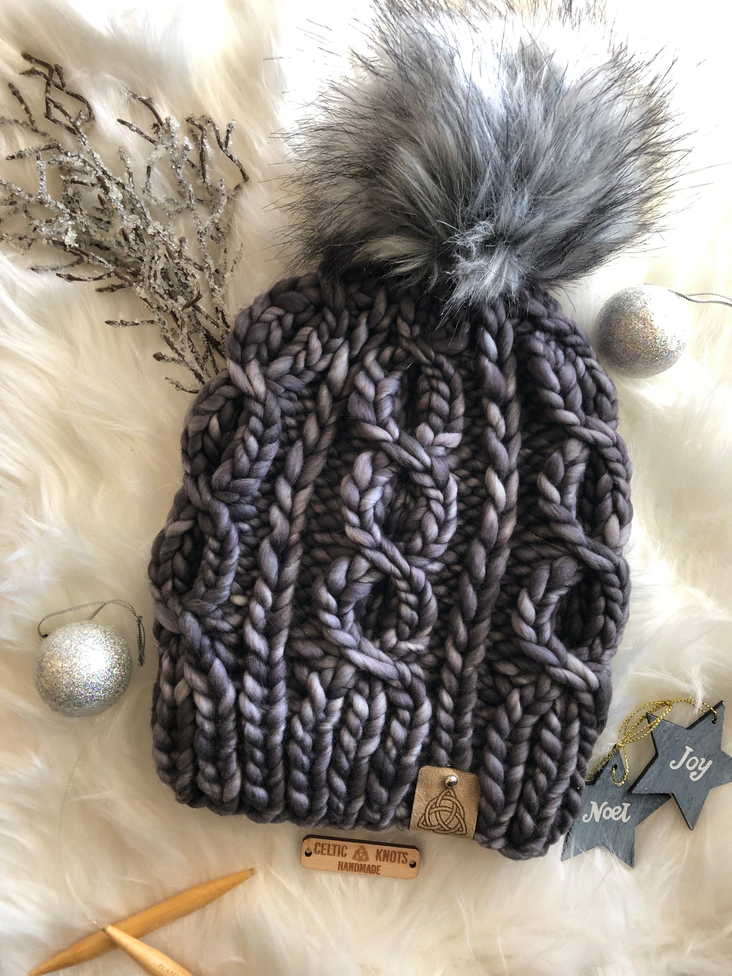 Luxury Line Infinity Trails Toque